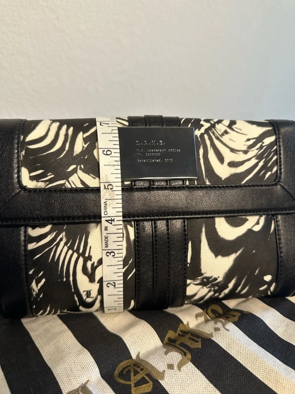 NWT L.A.M.B. Newcombe Black White Graphic Clutch Bag w/ Dust Bag Y2K Vintage - Picture 8 of 9